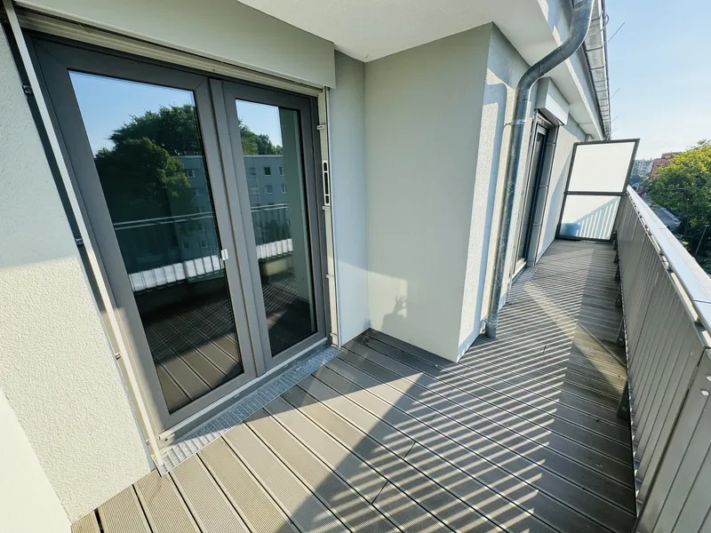 Sonnige 2-Zimmer-Dachterrassenwohnung mit Einbauküche & Fußbodenheizung in — photo 1